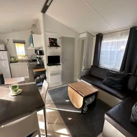Mobil Moderne Avec Grand Terrasse Гюжан-Местрас